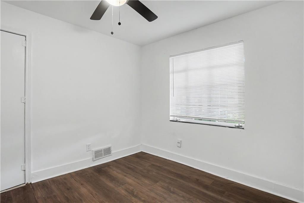 937 W 32nd Terrace — photo 11