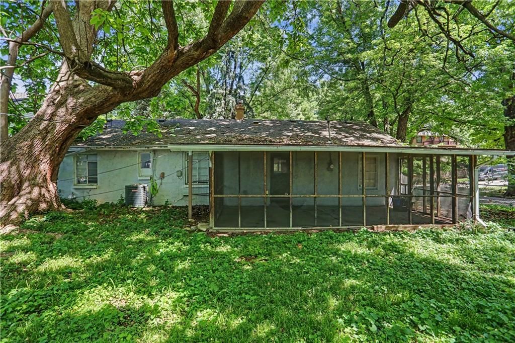 937 W 32nd Terrace — photo 19