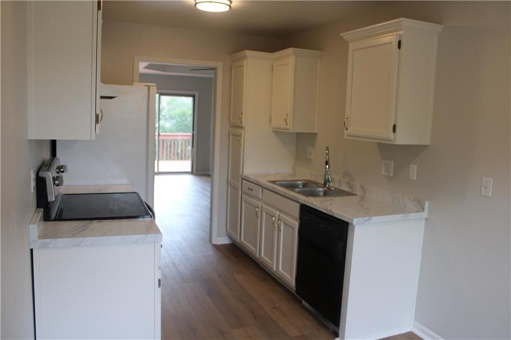 403 NW Highland Lane — photo 7