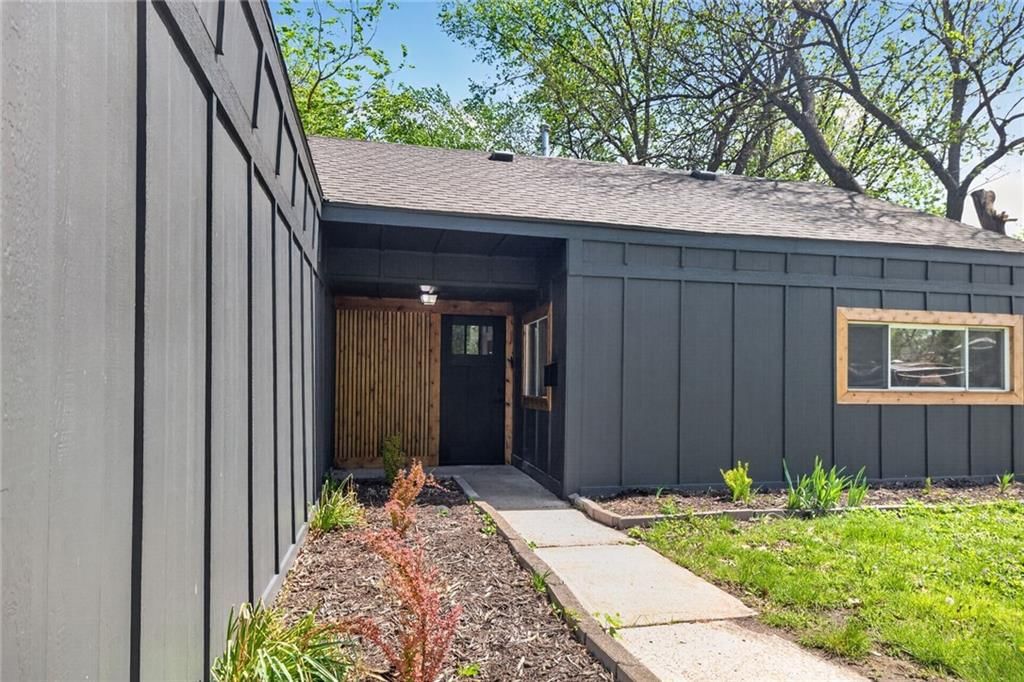 5409 Maple Street — photo 2