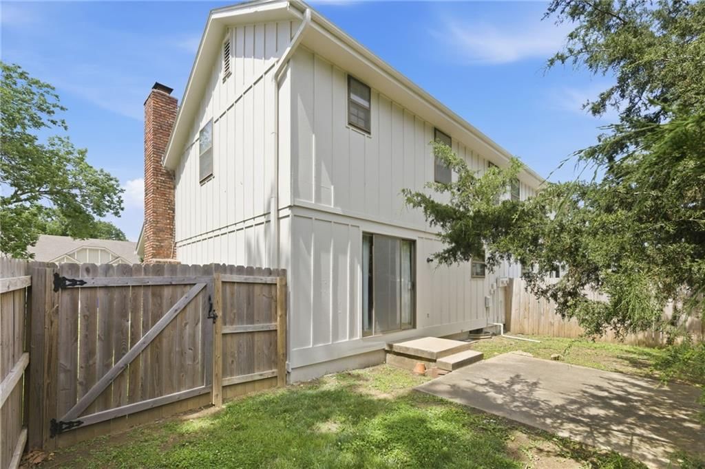 9707 W 83rd Terrace — photo 25