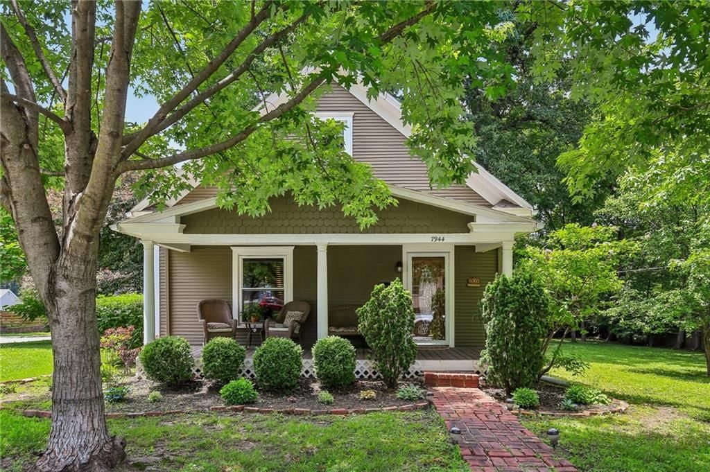7944 Robinson Street, Overland Park, KS