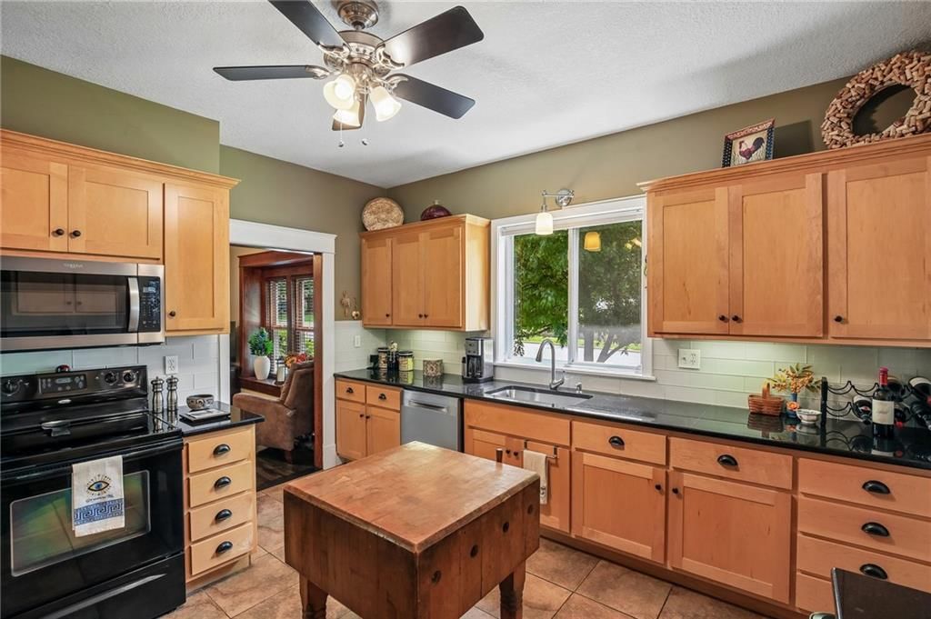 7944 Robinson Street — photo 16