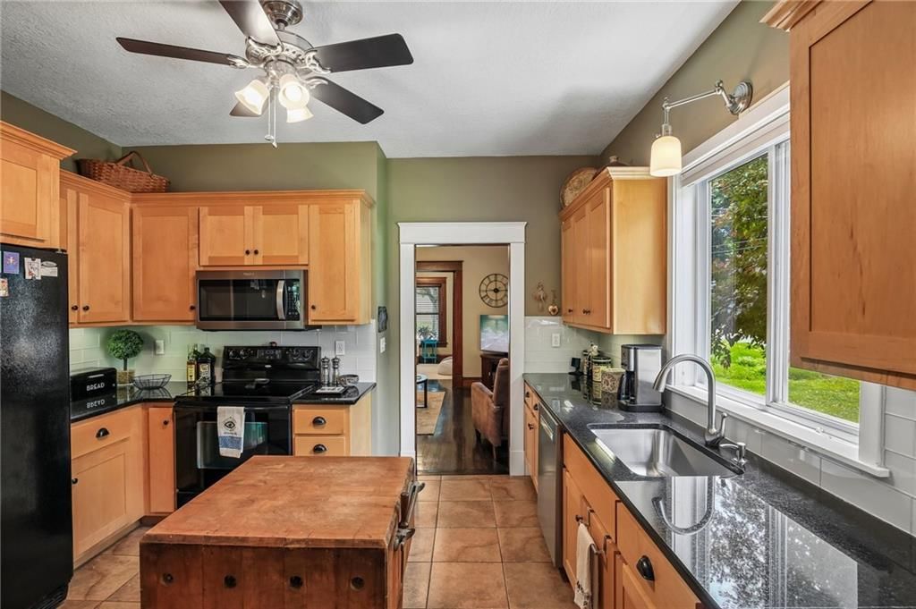 7944 Robinson Street — photo 17