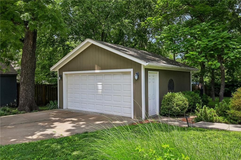7944 Robinson Street — photo 45