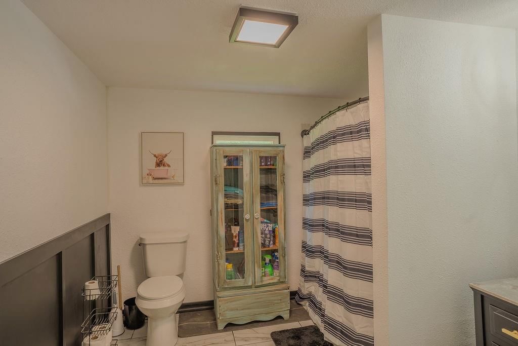 203 E Sycamore Street — photo 9