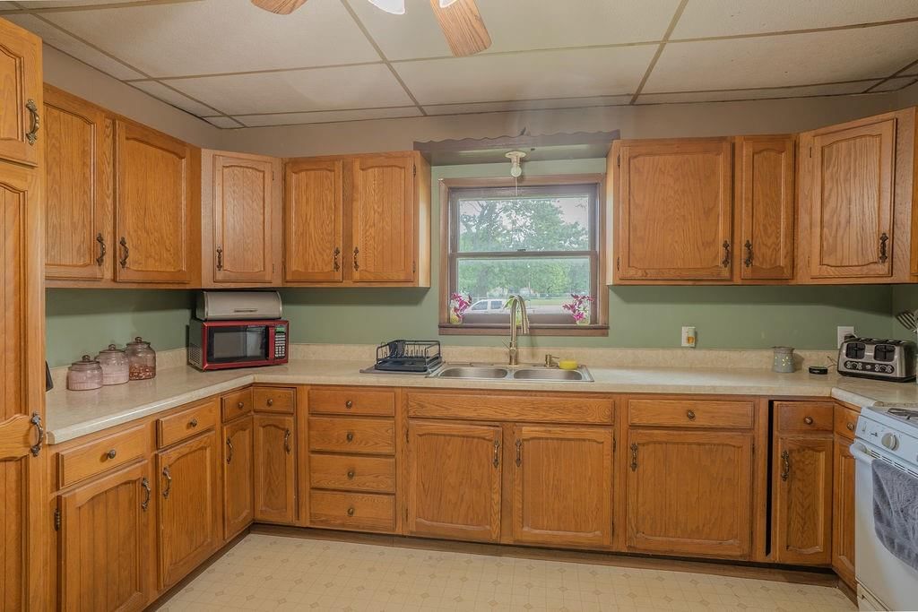 203 E Sycamore Street — photo 14