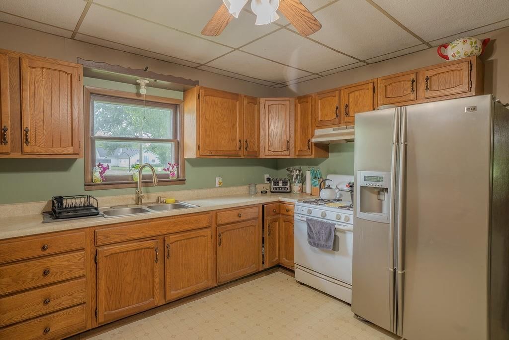 203 E Sycamore Street — photo 16