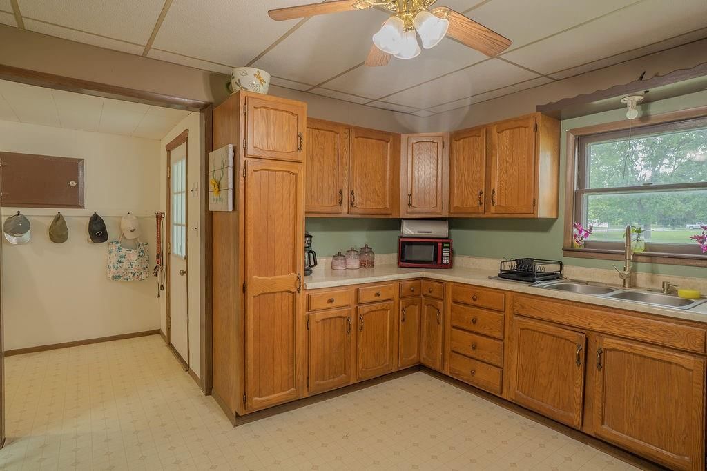 203 E Sycamore Street — photo 17