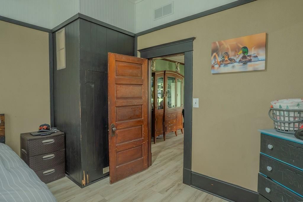 203 E Sycamore Street — photo 28