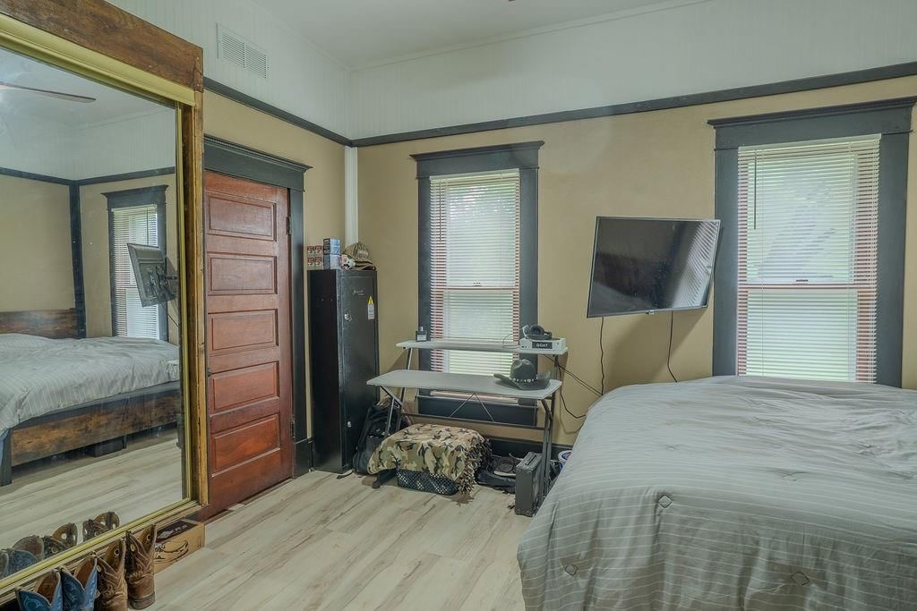 203 E Sycamore Street — photo 30