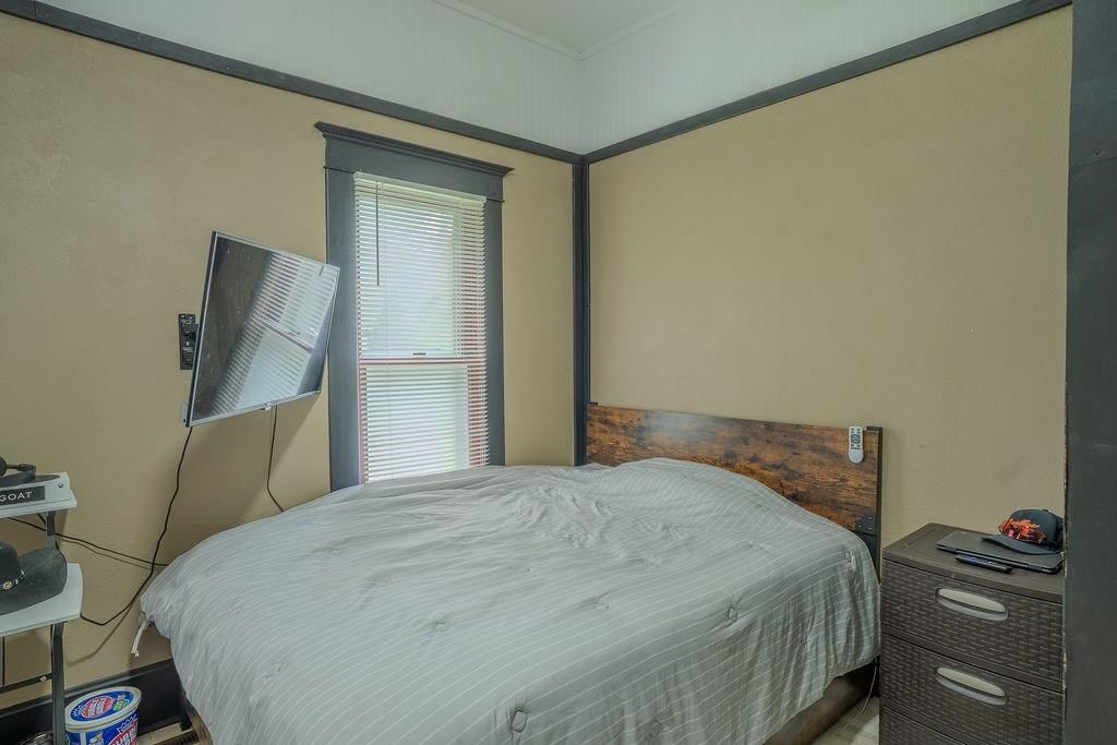 203 E Sycamore Street — photo 31