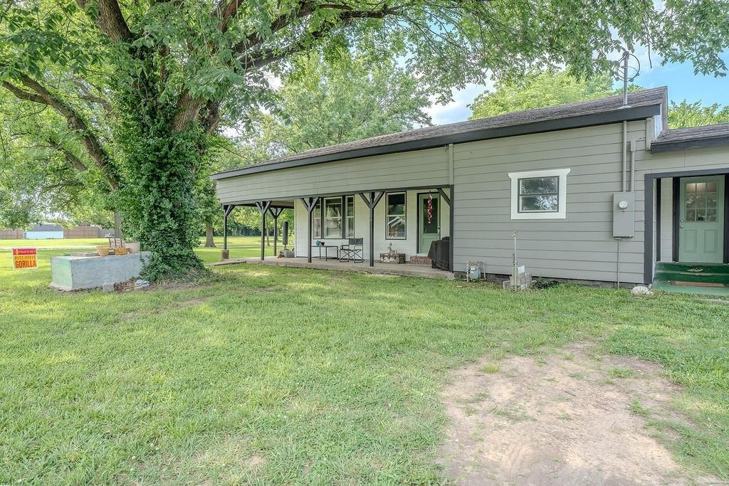 203 E Sycamore Street — photo 43