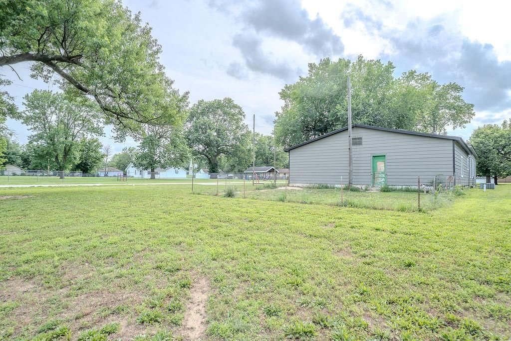 203 E Sycamore Street — photo 45