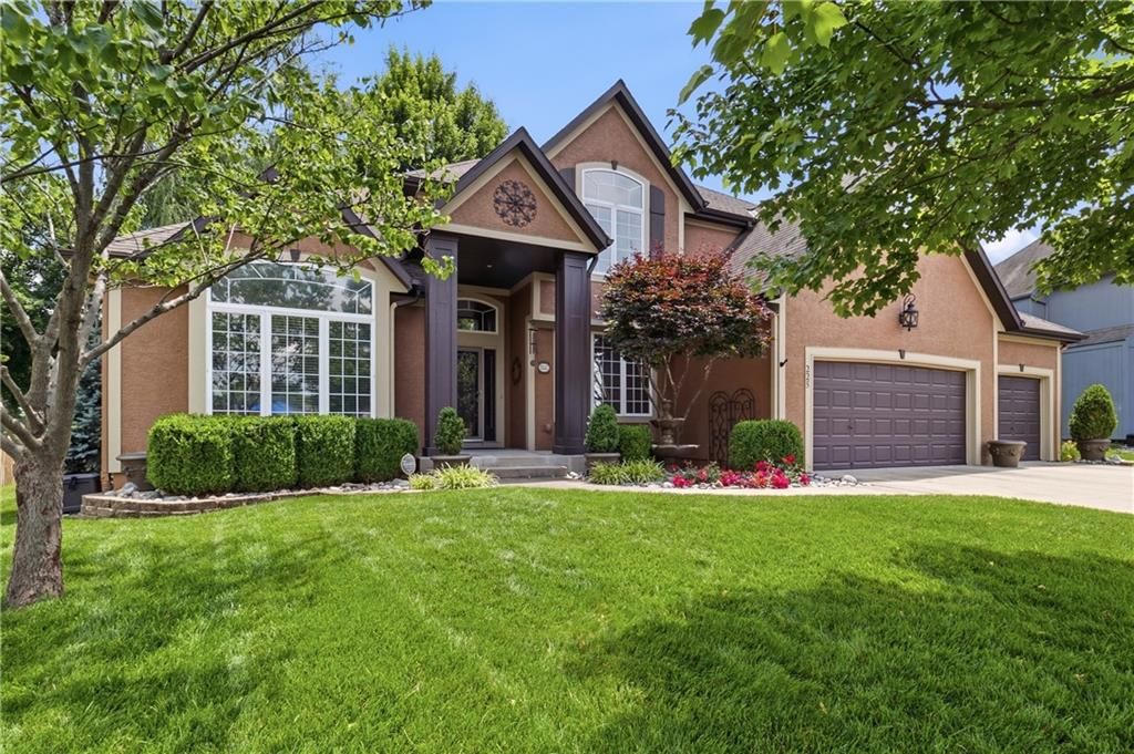 225 NE Misty Meadow Drive — photo 2
