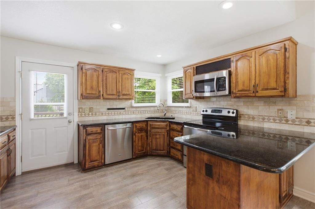 21607 W 51st Street — photo 10