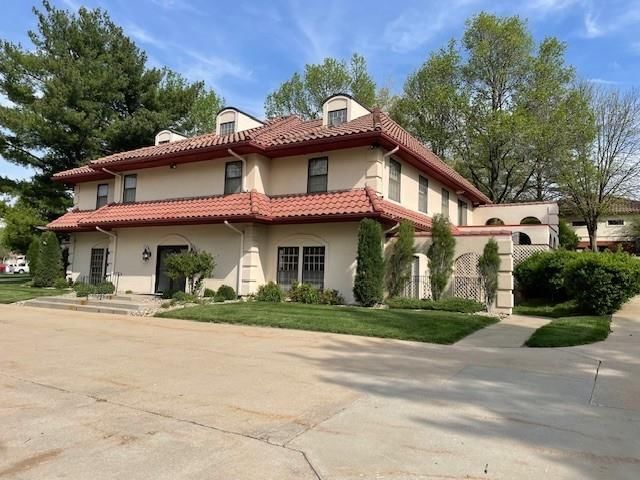 1007 E Saint Maartens Drive — photo 1