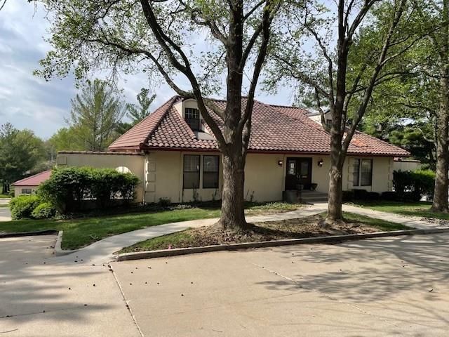1007 E Saint Maartens Drive — photo 2