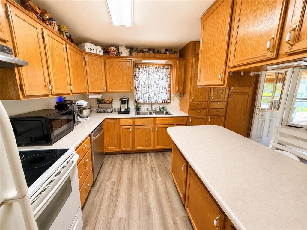 221 S Frederick Avenue — photo 9