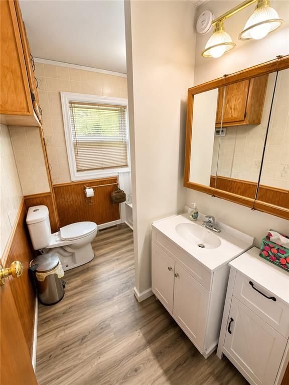 221 S Frederick Avenue — photo 13