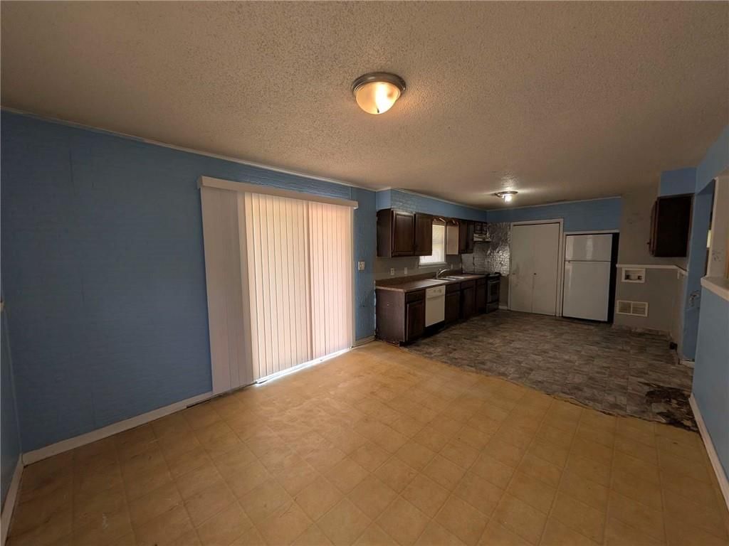 11225 CORRINGTON Avenue — photo 6