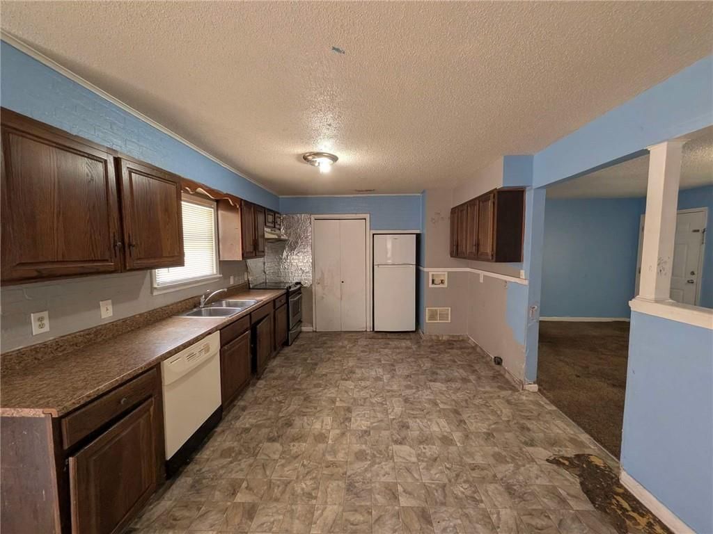 11225 CORRINGTON Avenue — photo 7