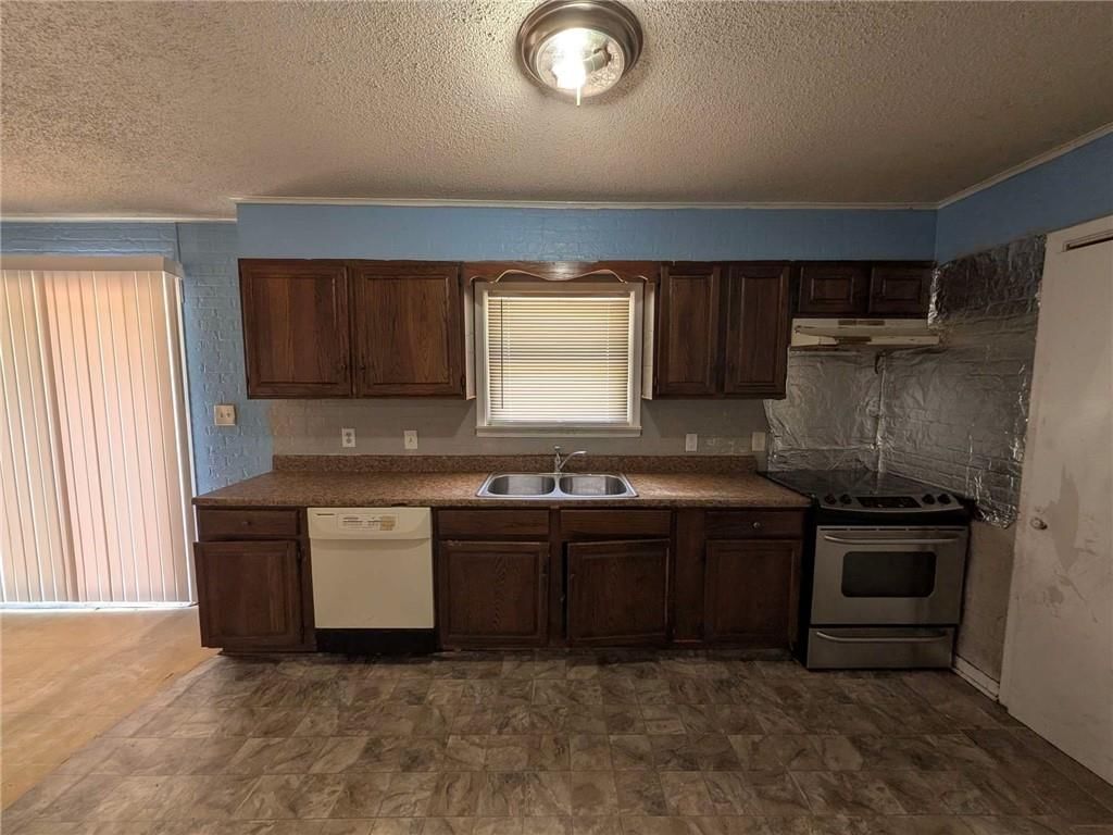 11225 CORRINGTON Avenue — photo 8
