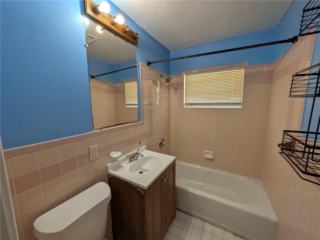 11225 CORRINGTON Avenue — photo 12