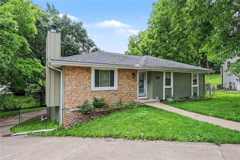 10008 NW 70th Court — photo 5