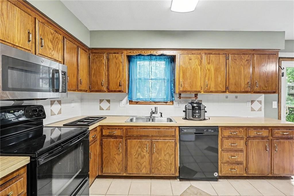 10008 NW 70th Court — photo 11