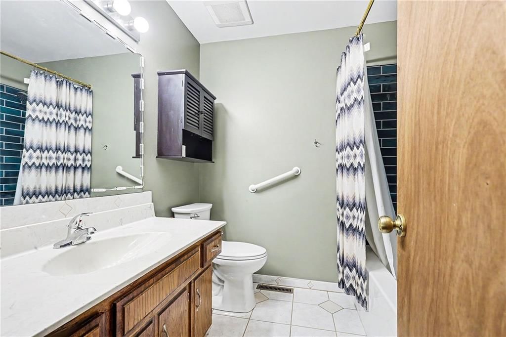 10008 NW 70th Court — photo 18