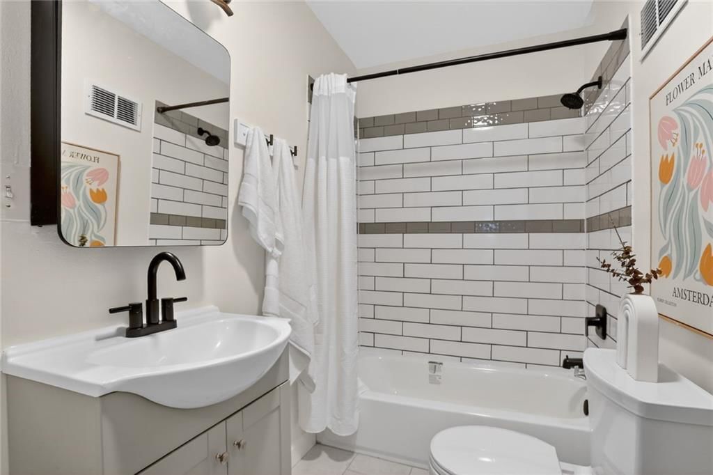 8525 England Street — photo 10