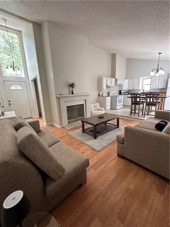 9516 Manning Avenue — photo 2