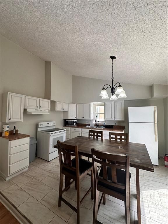 9516 Manning Avenue — photo 4
