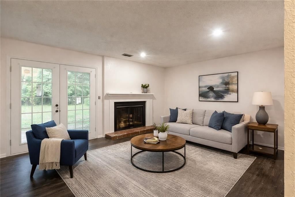 9525 Manning Avenue — photo 3