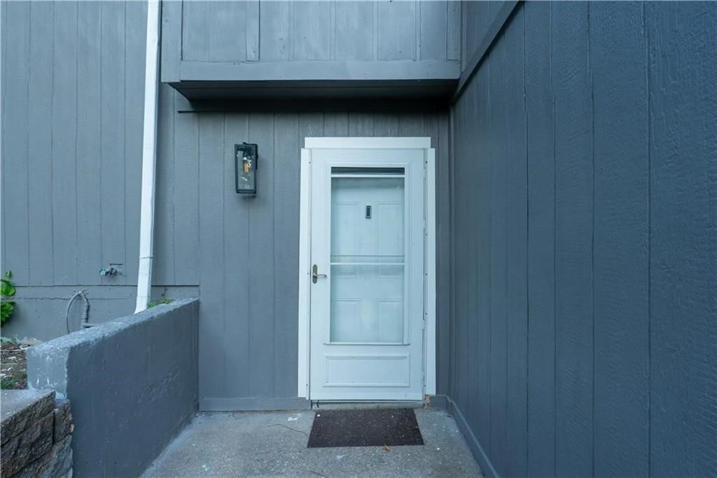 9525 Manning Avenue — photo 6