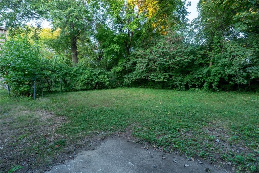 9525 Manning Avenue — photo 7