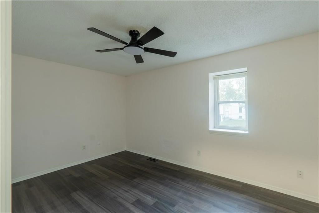 9525 Manning Avenue — photo 9