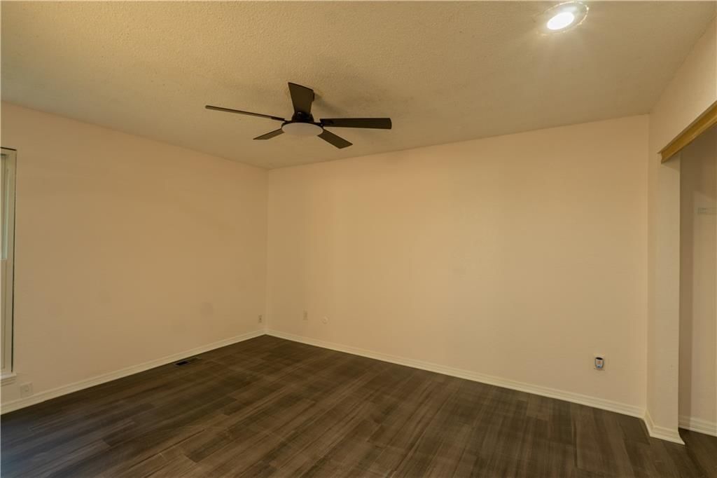9525 Manning Avenue — photo 10