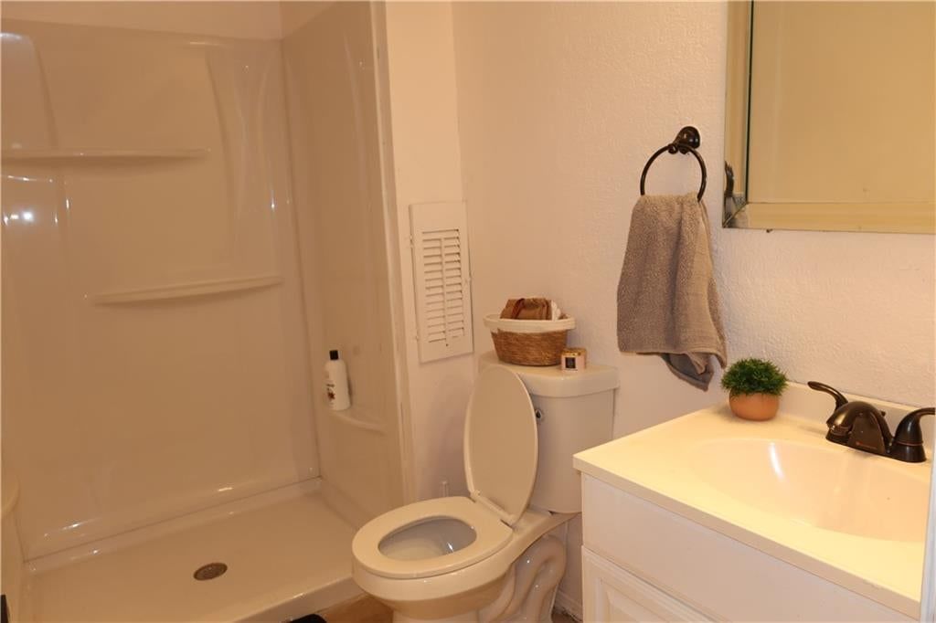 9525 Manning Avenue — photo 15