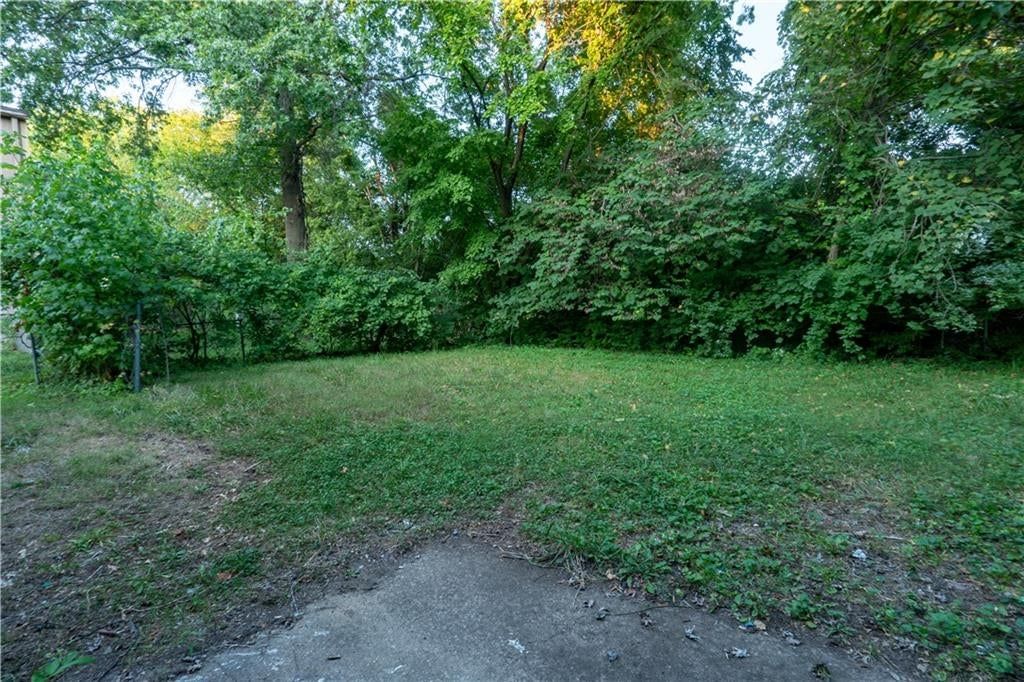 9525 Manning Avenue — photo 20