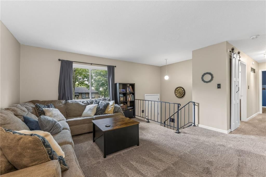 1100 NW Canterbury Road — photo 4