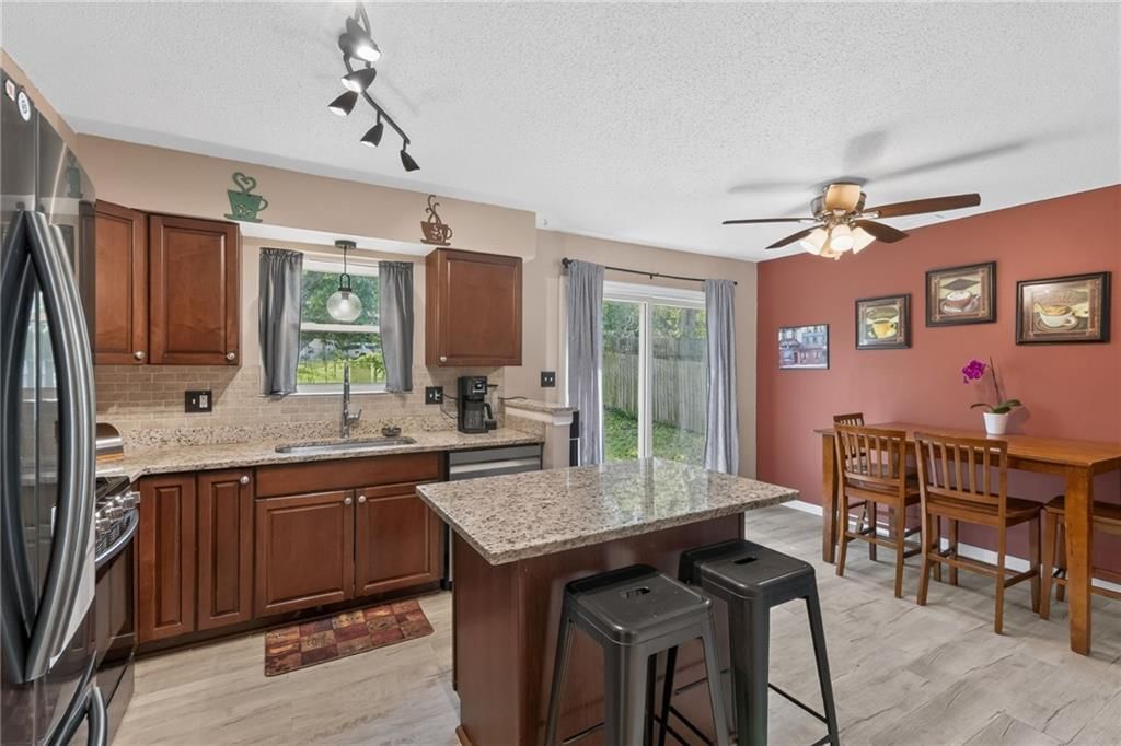 1100 NW Canterbury Road — photo 7