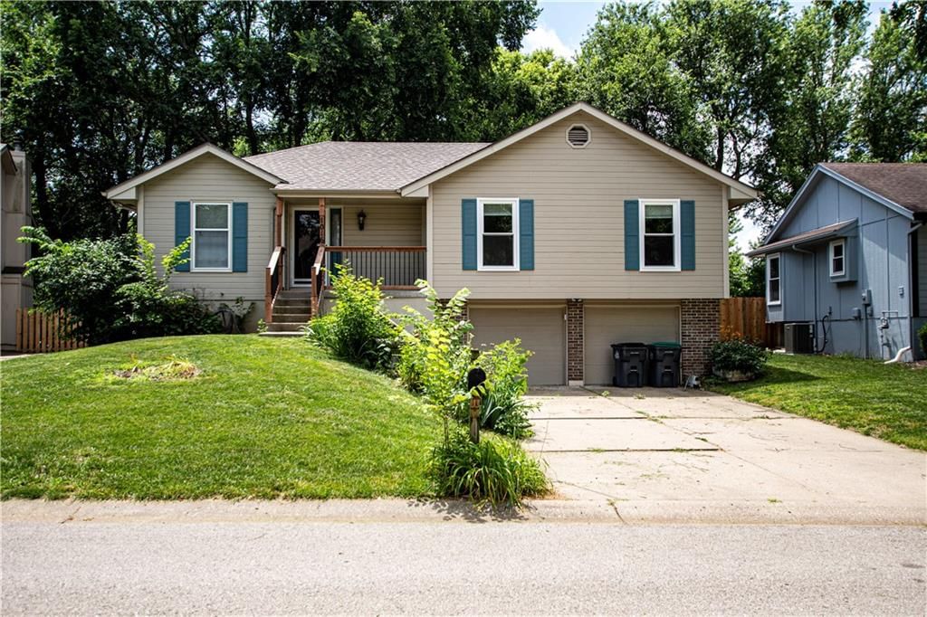 1016 SW Eastman Street, Blue Springs, MO