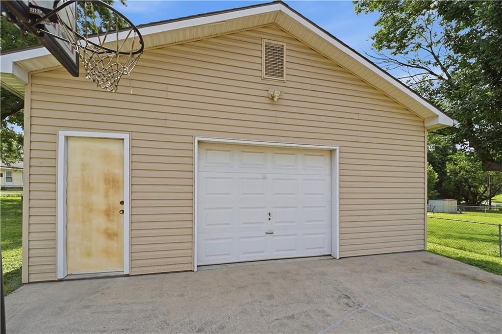 800 SE Miller Street — photo 41