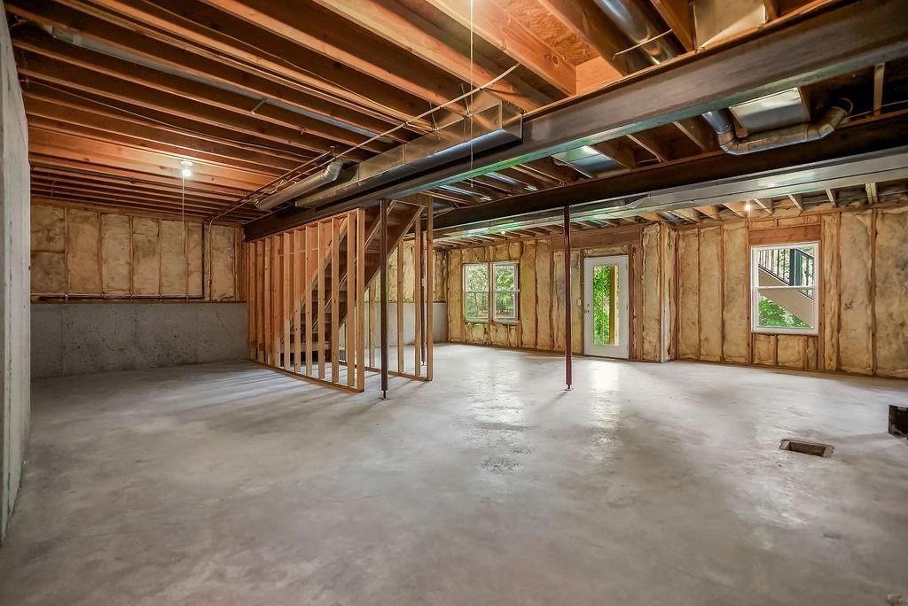 6052 Brownridge Street — photo 32