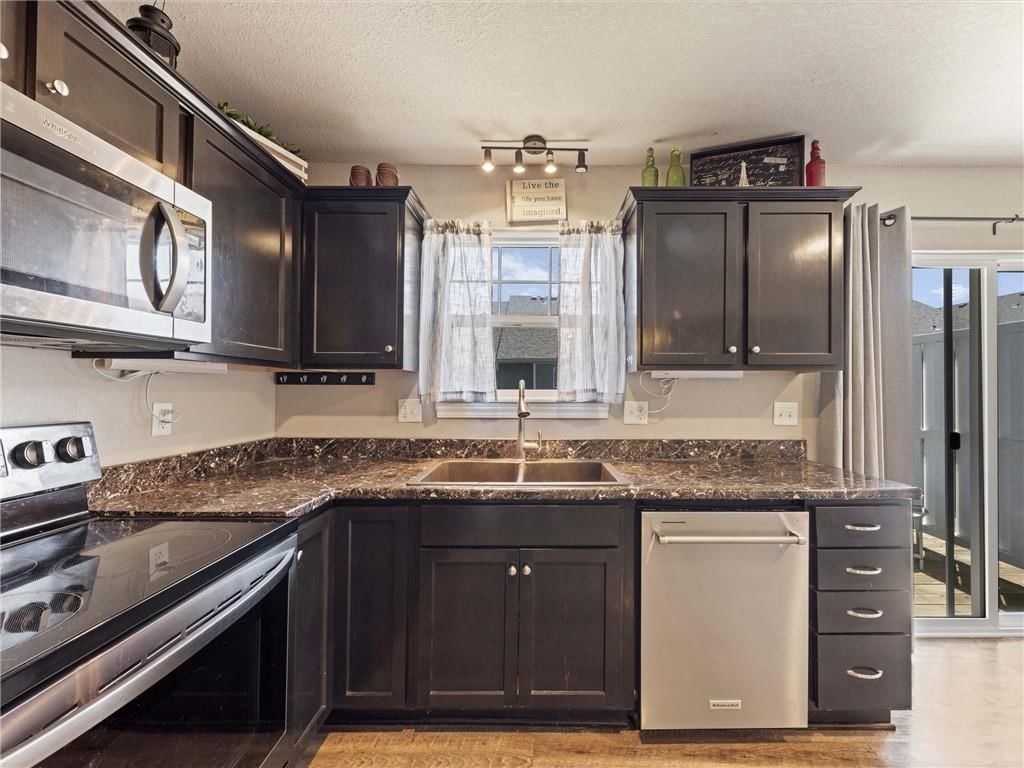 Photo 11 of 40 - 213 Pointe Lane, Raymore, MO 64083