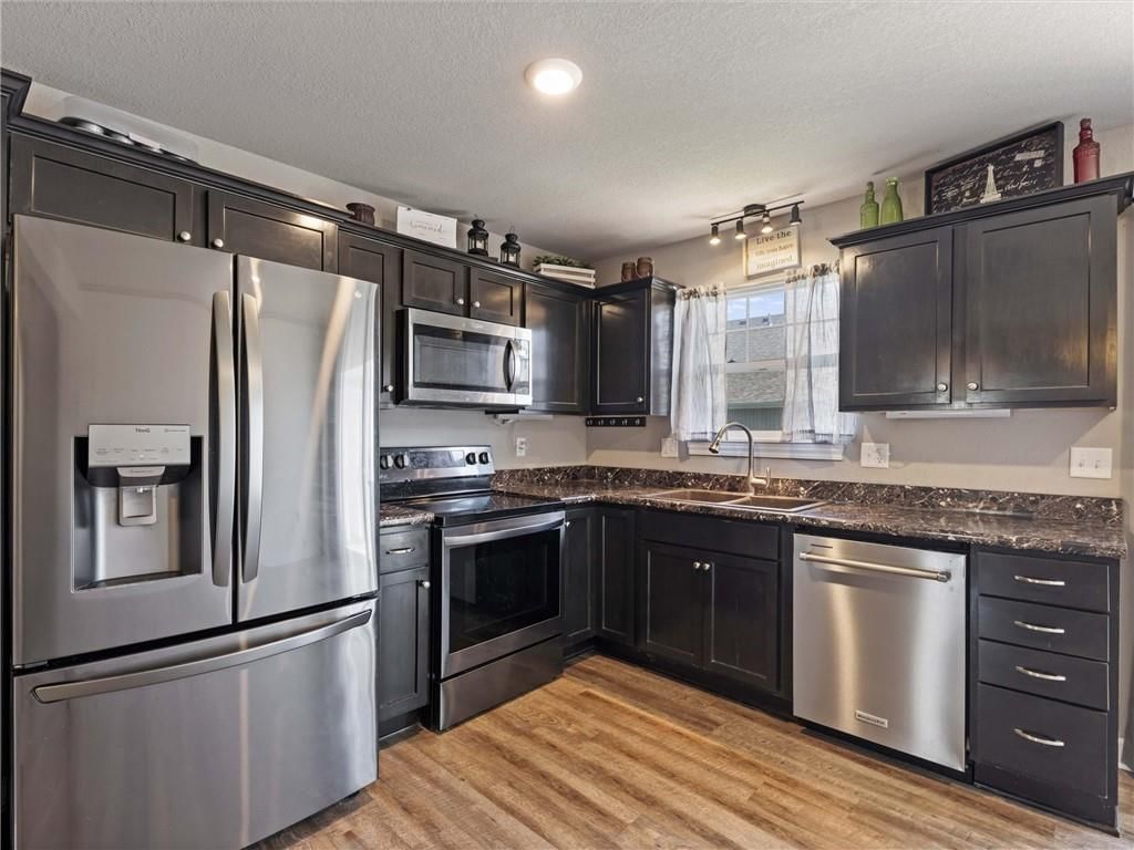 Photo 12 of 40 - 213 Pointe Lane, Raymore, MO 64083