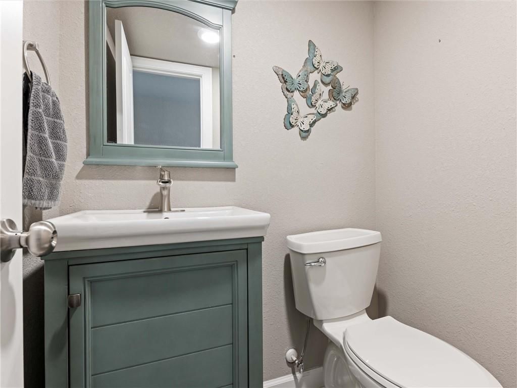 Photo 13 of 40 - 213 Pointe Lane, Raymore, MO 64083