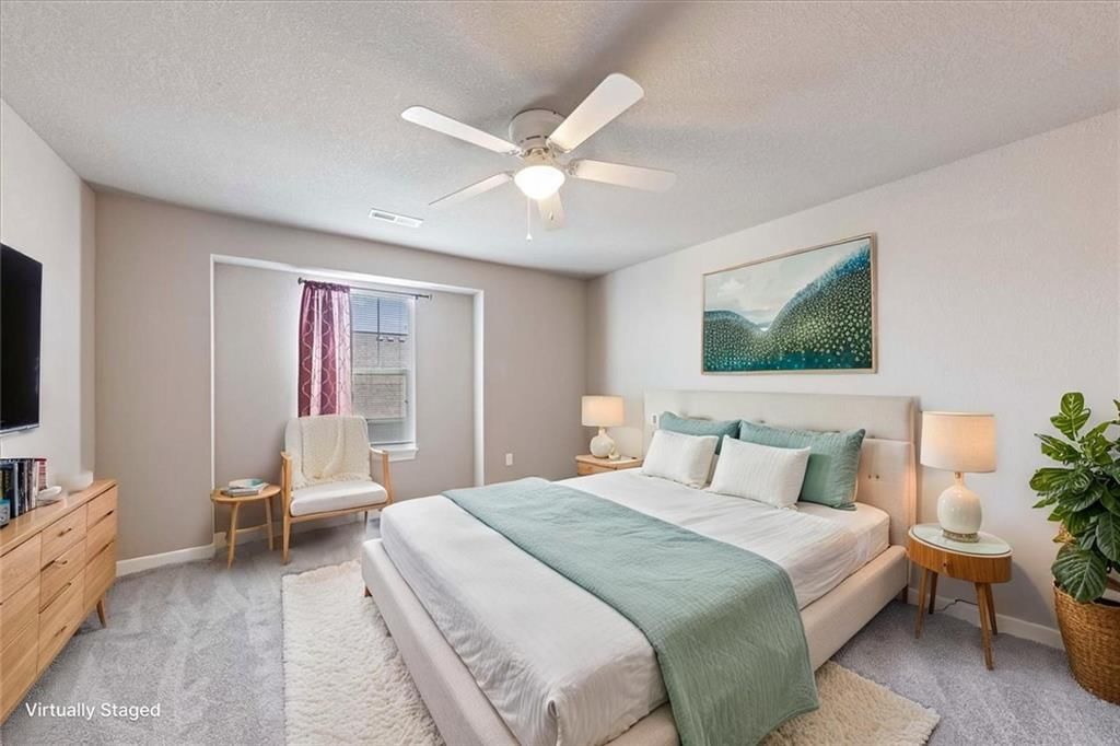 Photo 15 of 40 - 213 Pointe Lane, Raymore, MO 64083